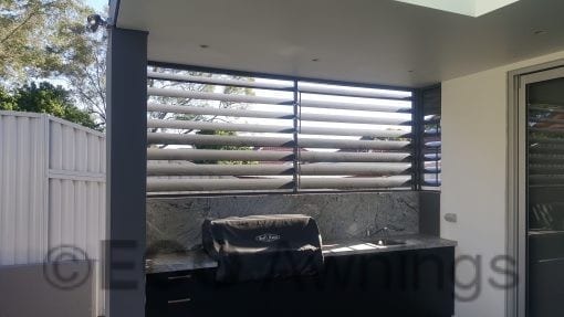 Privacy Screen with Adjustable 160mm Louvres
